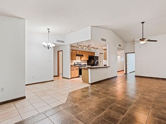 3rd image of 3909 Tierra Zafiro Dr