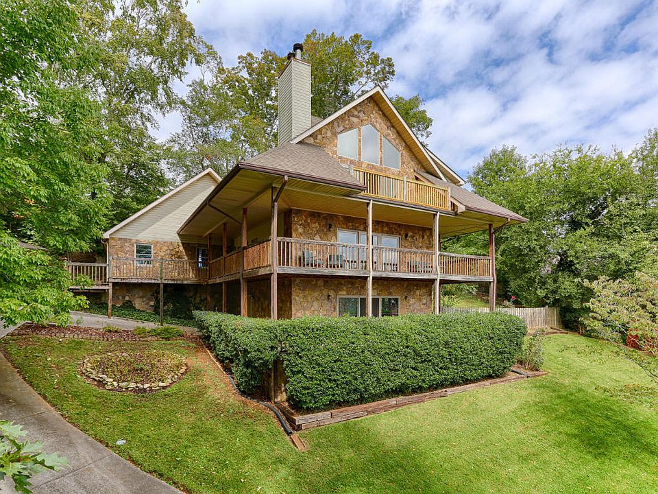 1st image of 2834 Summershade Ln