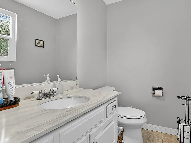 212 E Avenida De Los Arboles — Photo 17