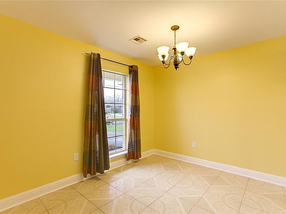5th image of 732 Camelia Ave