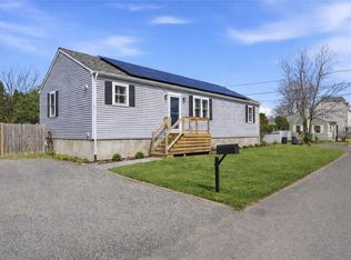 77 Walnut St, Portsmouth, RI 02871