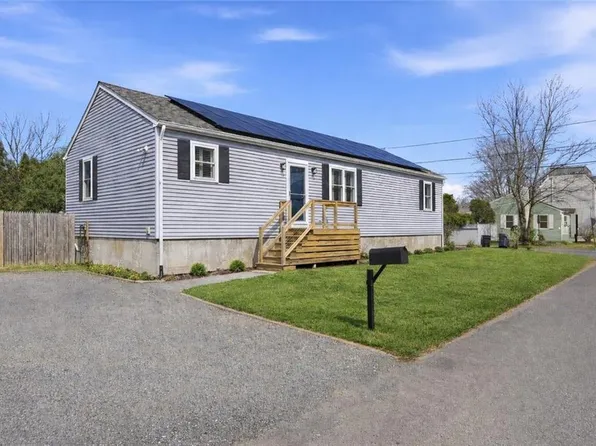 77 Walnut St, Portsmouth, RI 02871