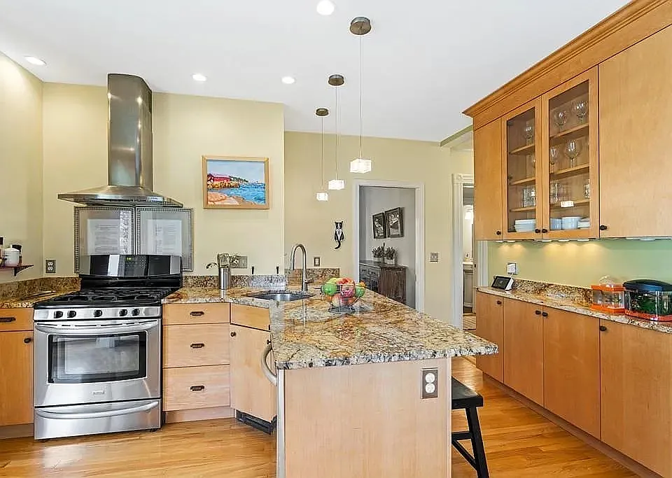 311 Metropolitan Ave