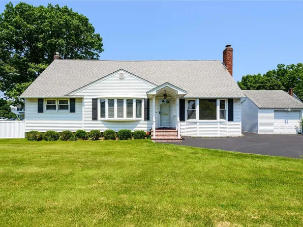 15 Mckinley Avenue, Westbury, NY 11590