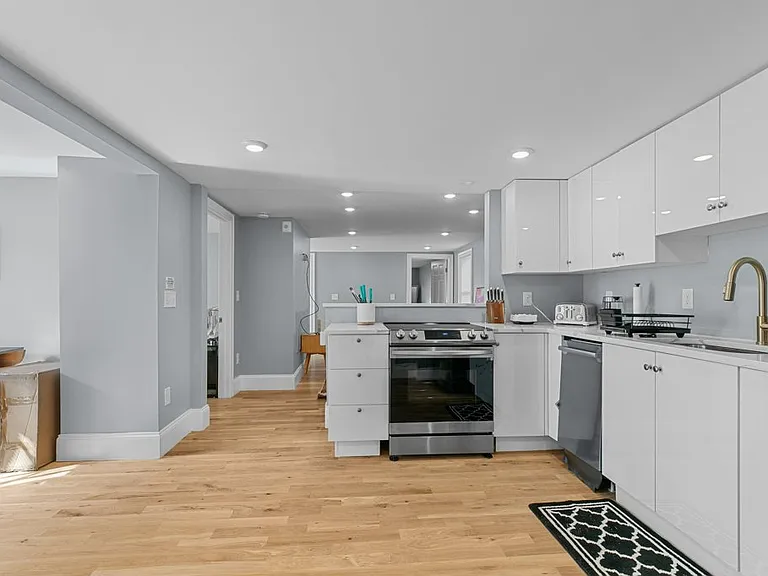 382 Spring St #A — Photo 3
