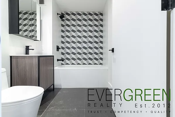 Rented by Evergreen Apartments BK | media 46