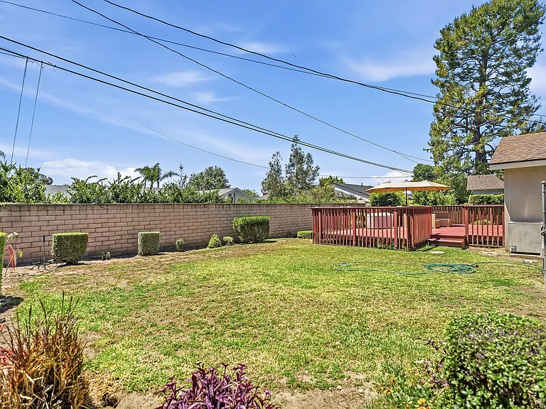 750 E Mountain View Ave — Photo 3