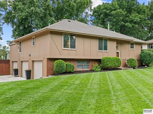 12805 Southdale Dr, Omaha, NE 68137