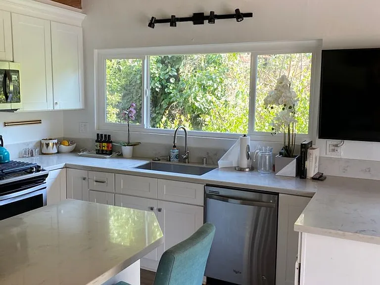 871 Park Ave — Photo 2