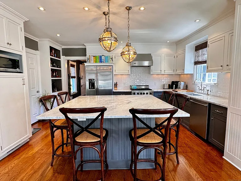 233 Rowayton Ave — Photo 6