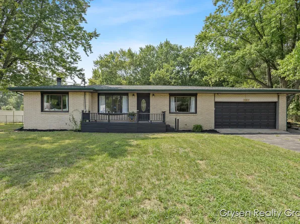 10837 Summit Ave NE, Rockford, MI 49341