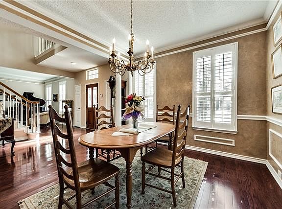 3rd image of 633 Forest Bend Dr