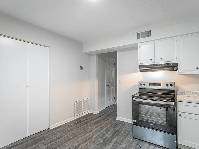 2404 Briggs Avenue — Photo 7