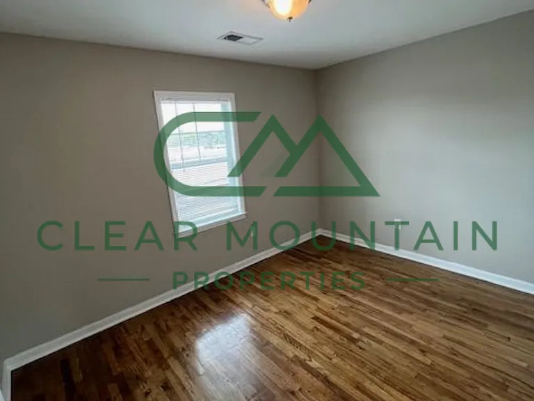 411 Hagood St #B — Photo 6