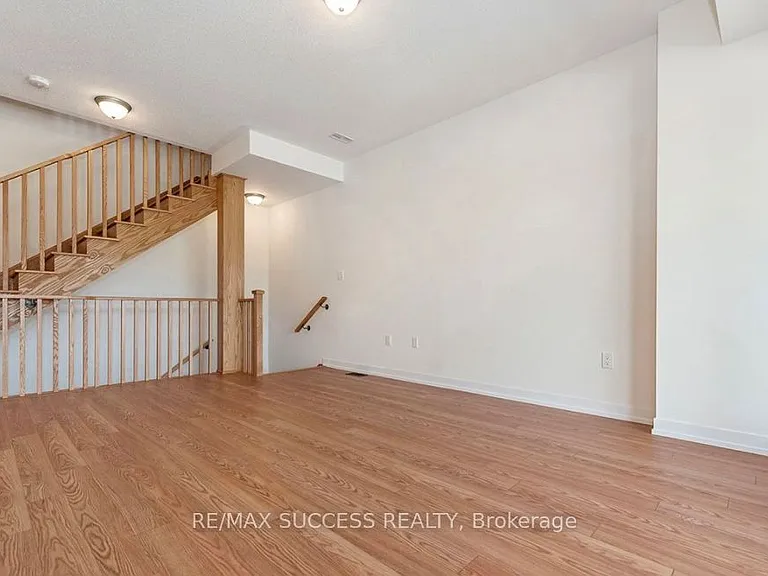 1538 Wellwood Ter — Photo 7