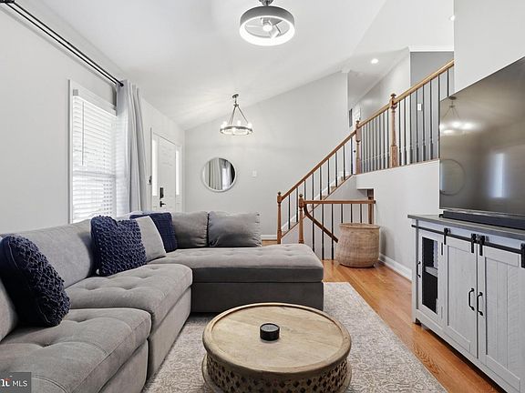 4th image of 7685 Green Garland Dr