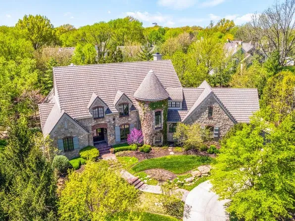 4215 W 113th St, Leawood, KS 66211