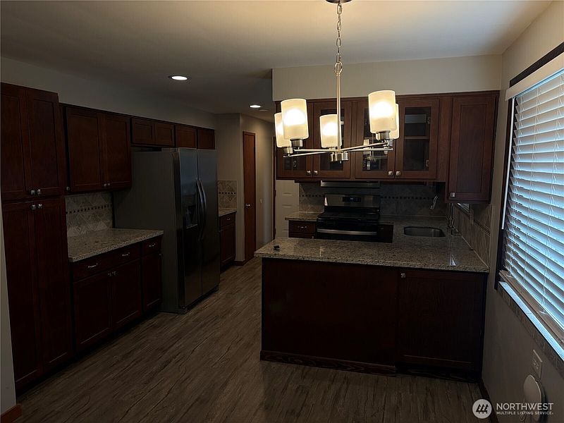3rd image of 1828 Gossard Street