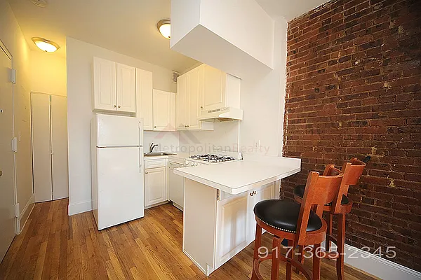 Rented by Metropolitan Realty | media 13