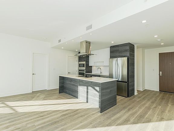 4th image of 1628 Store St #904