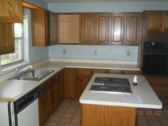 4th image of 1381 Trollman Ave