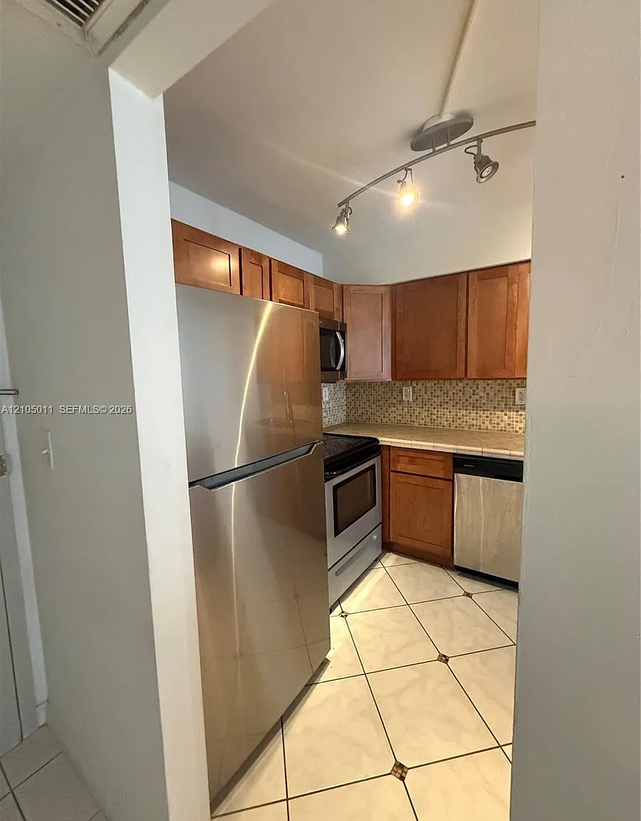 Desoto Park Condo — Photo 4