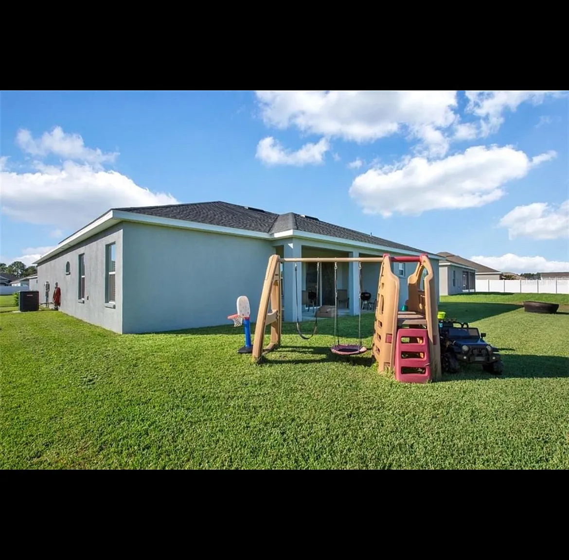 4 bed, 2469 sqft, $2,695 — Photo 3