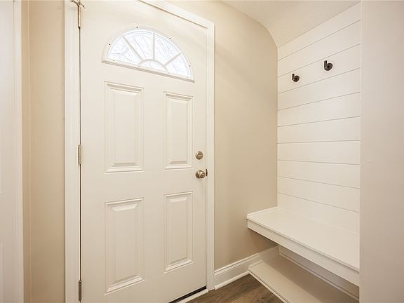 3rd image of 27 Woodside Ln