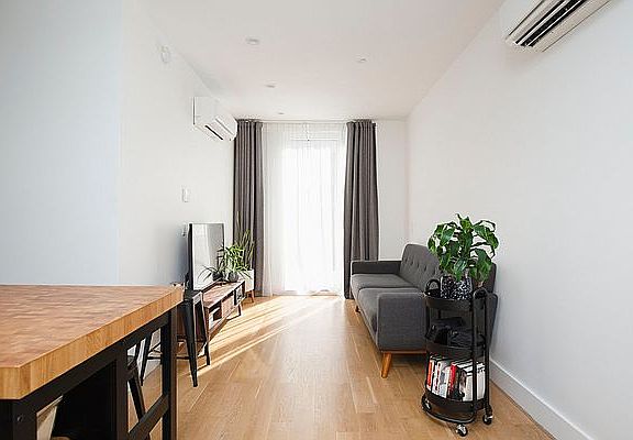 4th image of 1052 Greene Ave #132