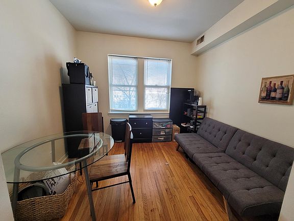 3rd image of 1910 N Kimball Ave #3