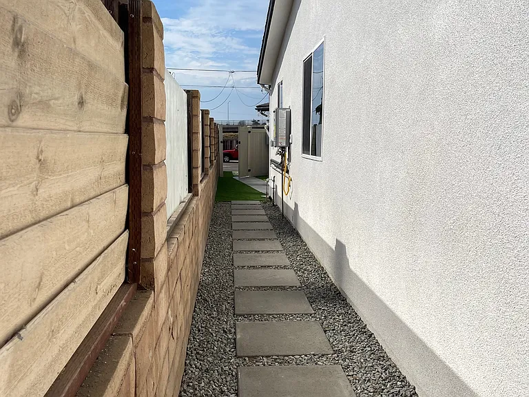 SIDE YARD