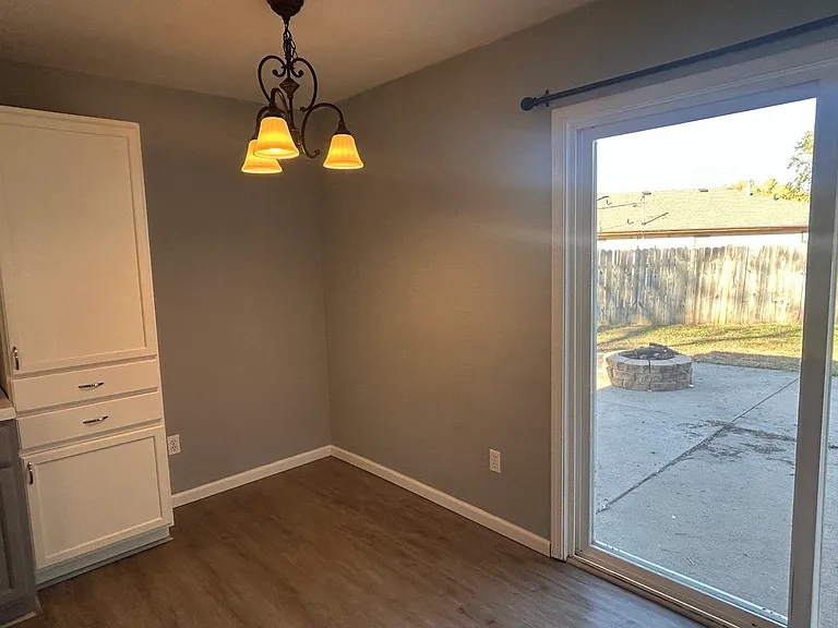 1320 Parkside Dr — Photo 7