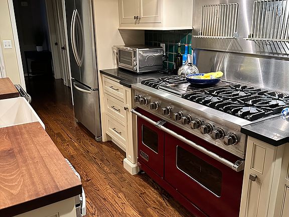 4th image of 1090 Saxon Dr