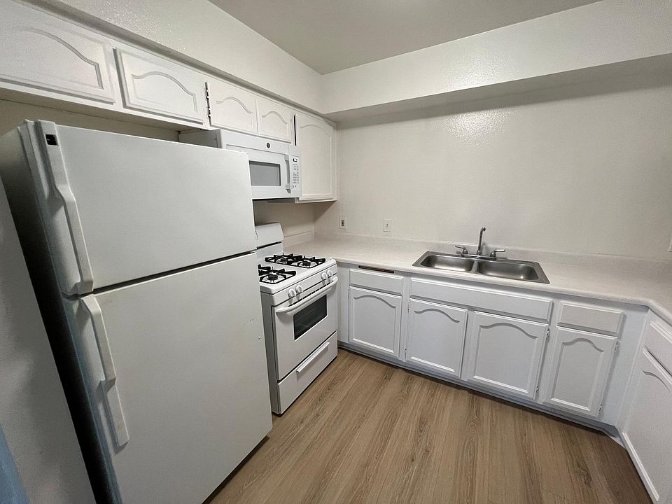 1st image of 504 S Normandie Ave #302