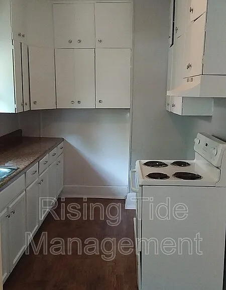511 10th Ave — Photo 9