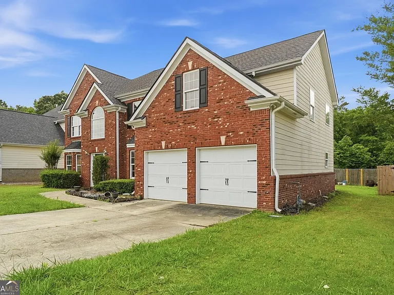 3951 Oak Field Dr — Photo 3