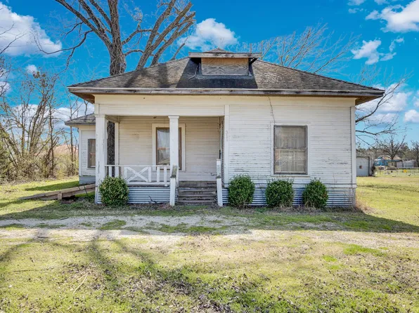 311 E San Saba St, Wortham, TX 76693