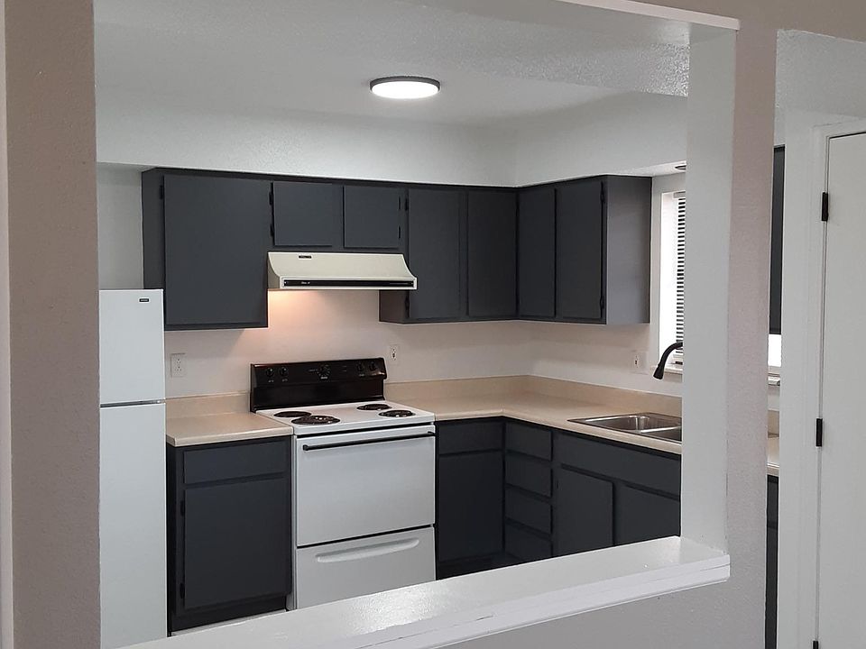 1st image of 906 E D St #12