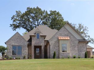 75 Lake Breeze Dr, Jackson, TN 38305