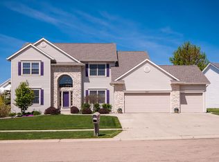 2827 Oakview Dr NE, Rochester, MN 55906