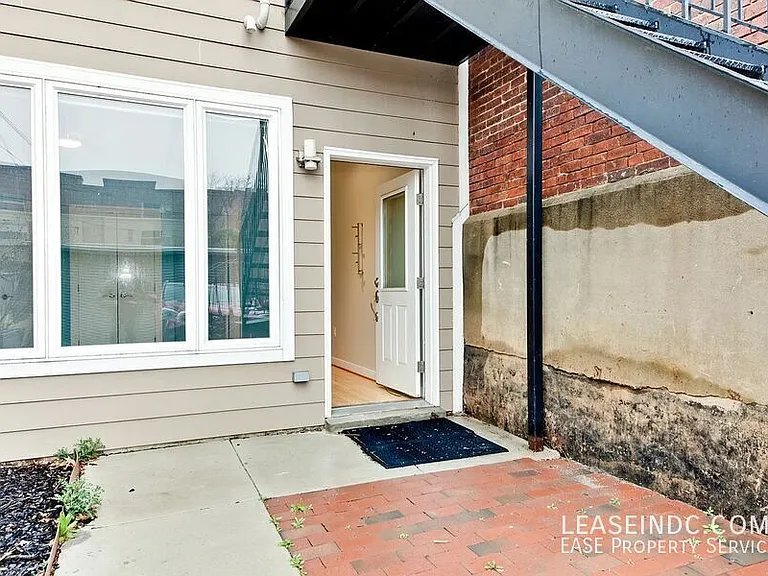 233 R St NE #A — Photo 27