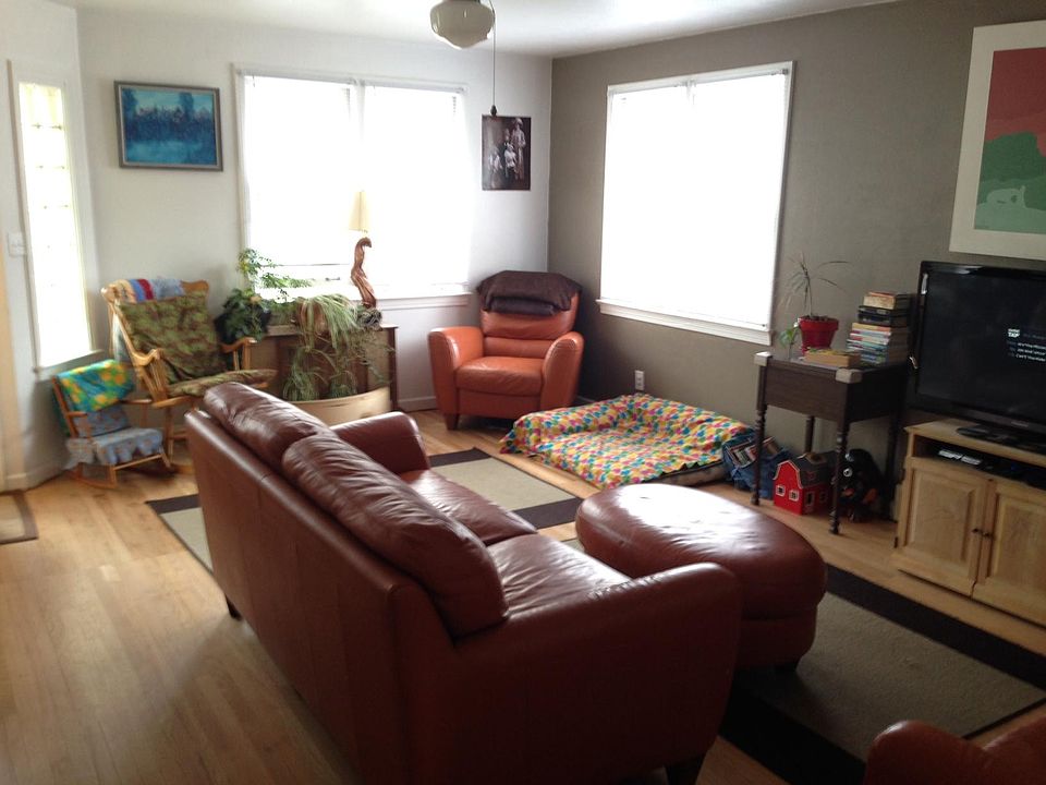 1st image of 1723 Custer St