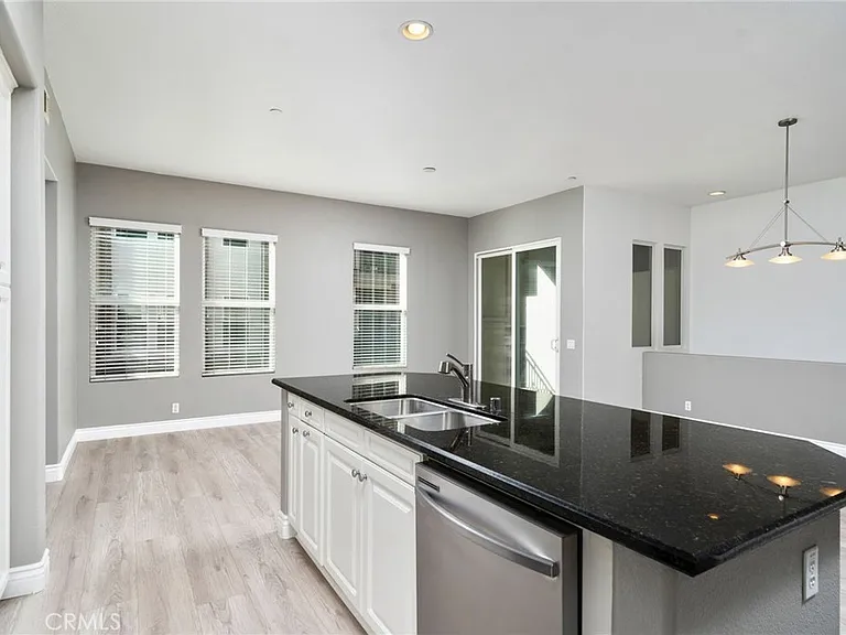648 W 1st St — Photo 13