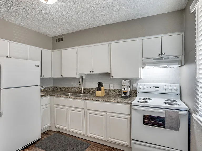 3706 W 8th St — Photo 3