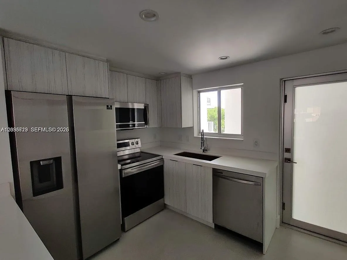 Enclave Shores Condo — Photo 3
