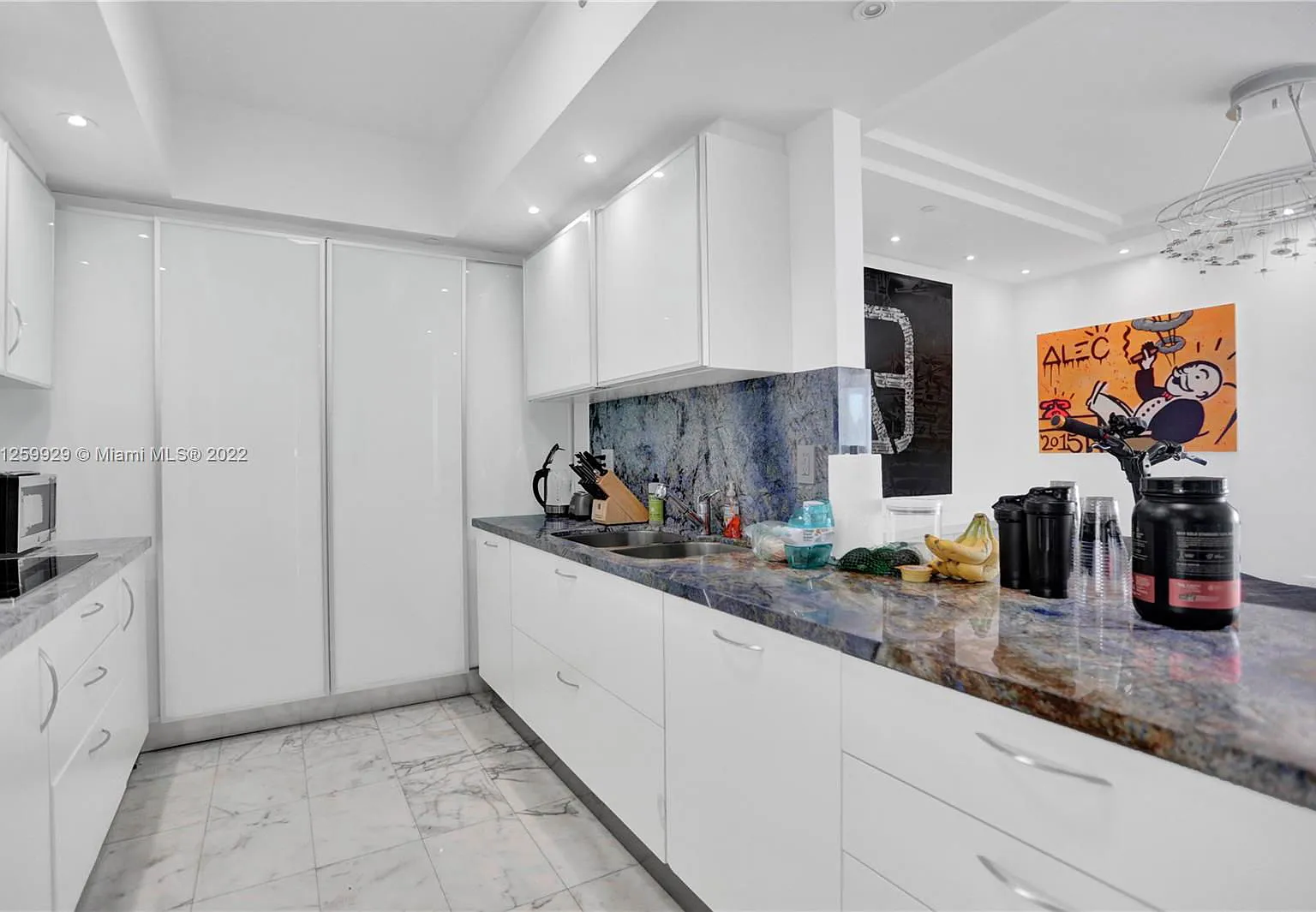 2 bed, 2.0 bath, 2100 sqft, $15,500 — Photo 3
