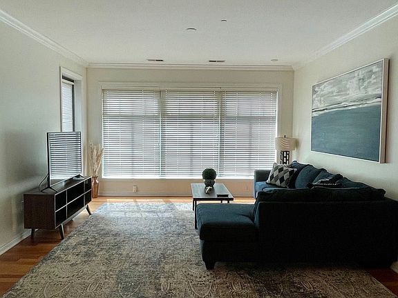 4th image of 250 Daniel Burnham Sq Unit 708