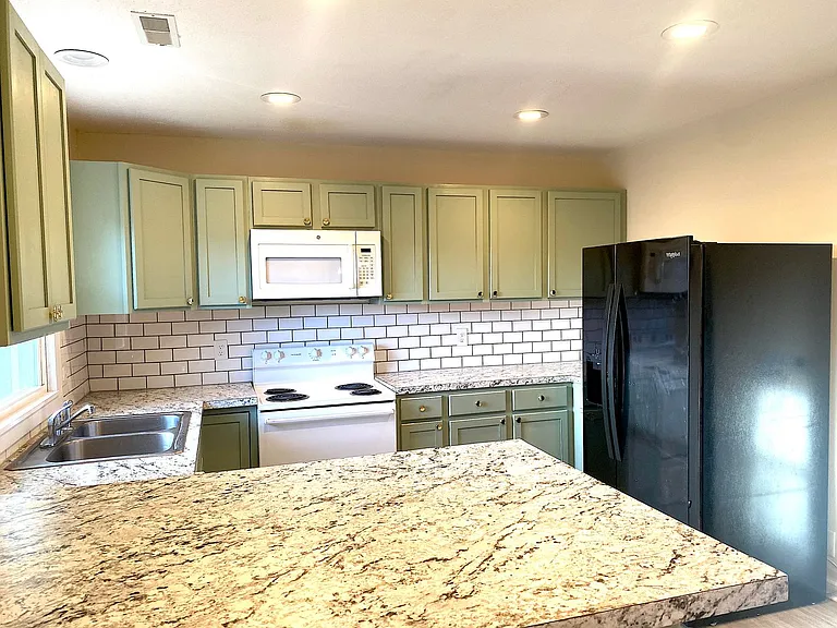 630 Race St — Photo 5