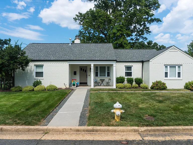 2501 Crest St — Photo 1
