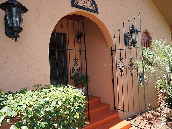 2nd image of 19 Hermosa Dr